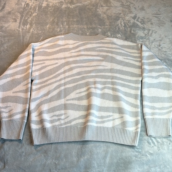 🎯Varley Calvert Sweater Zebra Gray White Size Small - Picture 7 of 12
